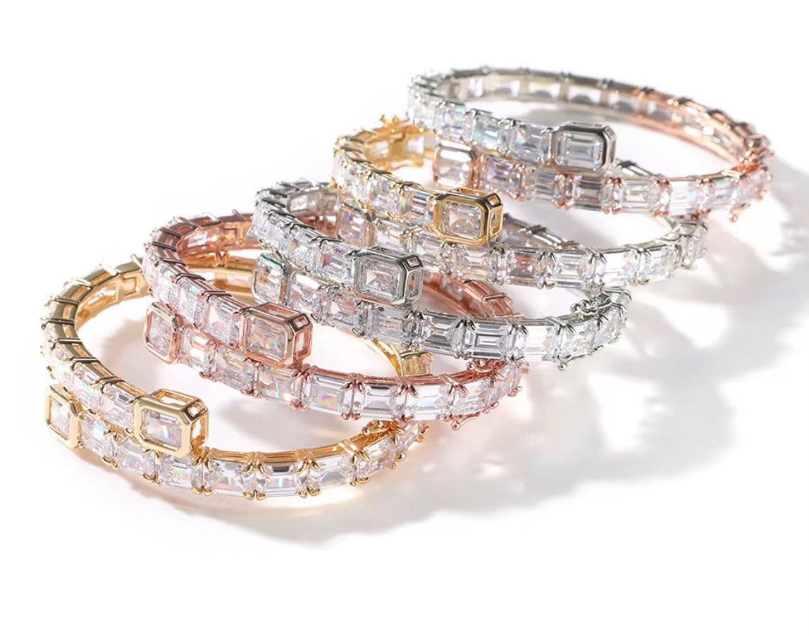 Sneaky Link Bangle