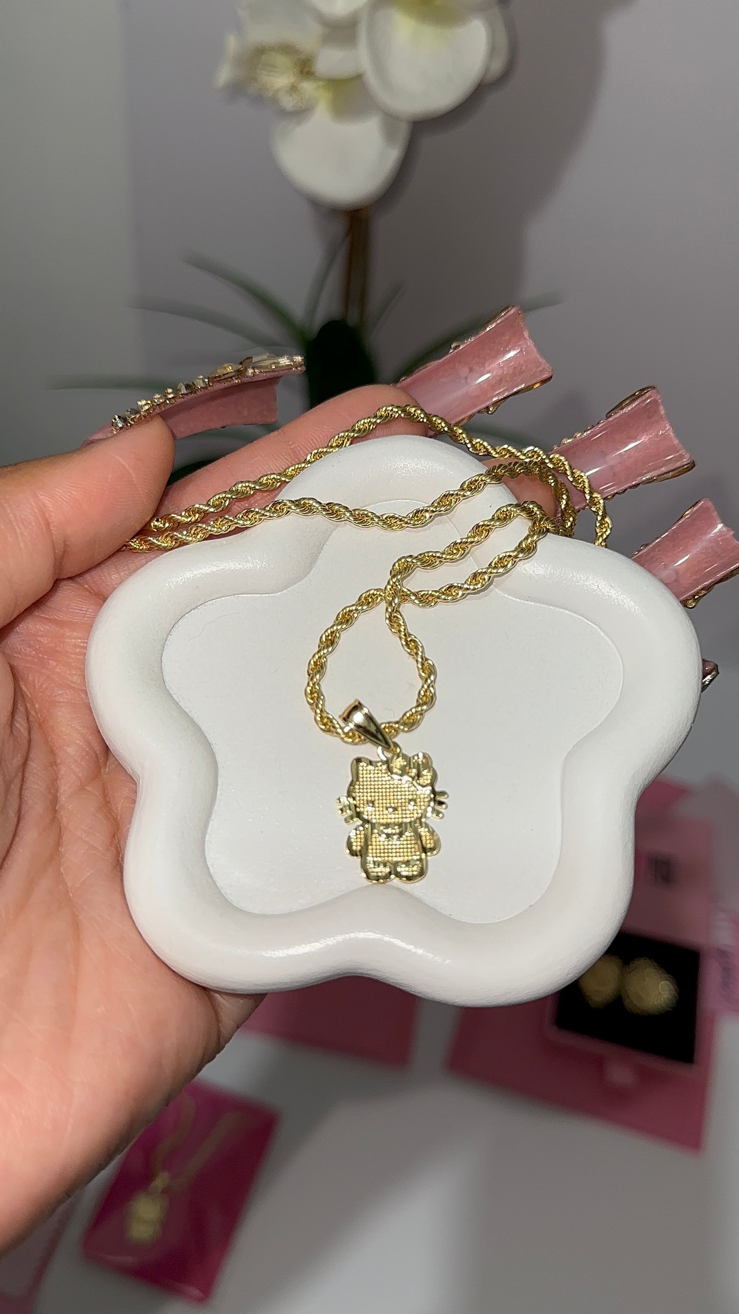 HK Pretty necklace